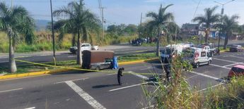 Una mujer policía y su hija sufrieron el accidente que dejó a una de ellas gravente herida. / Isabel Zamudio