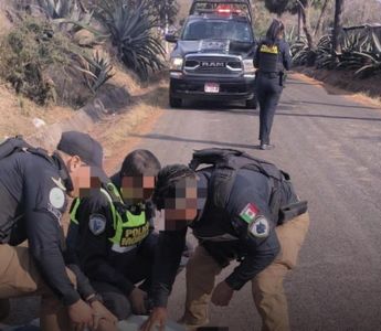 Los oficiales acudieron al sitio tras un reporte ciudadano sobre una persona lesionada | Elizabeth Guzmán