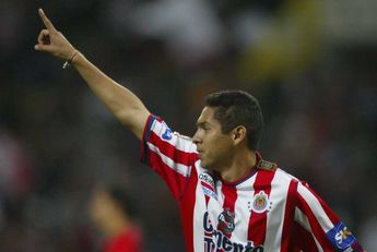 Ramón Morales destacó con las Chivas por su total entrega en la cancha y su caracteristica pierna izquierda que tenía bien dominada | Chivas