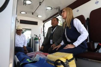 La secretaria de Salud, Alma Rosa Marroquín junto al alcalde de Doctor Arroyo, Juan José Vargas Rosales. | Cortesía