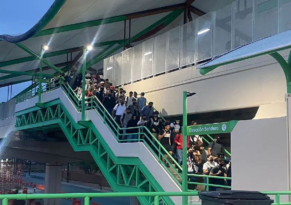 Reabren estación Niños Héroes del Metro en Nuevo León