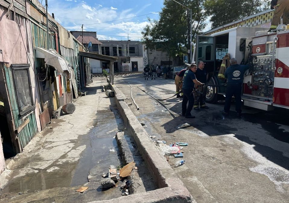 Protección Civil sofoca incendio en la colonia Reforma / Víctor González