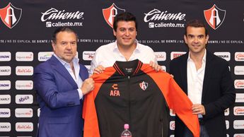 Riestra admitió que Orlegi ha tomado malas decisiones desde lo más alto de la estructura. / Imago7