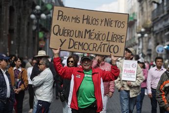 Manifestantes piden "Voto Libre" durante la "Marcha por nuestra democracia 2024" en Puebla / Agencia Es Imagen