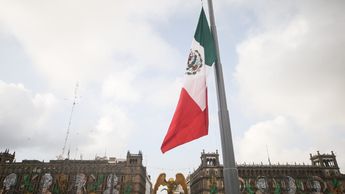 La Bandera fue izada hasta media asta / Araceli López.