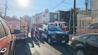 Elementos de la policía y bomberos de Tonalá en el lugar del incendio | Telediario