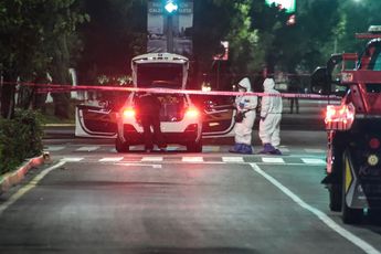 El vehículo de Abraham quedó en medio de la calle, siendo su acompañante quien narró lo ocurrido / Agencia Es Imagen