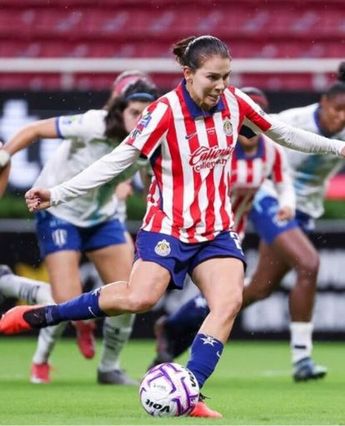 Licha Cervantes puso el segundo en la que parecía la remontada rojiblanca | Chivas Femenil vía Instagram
