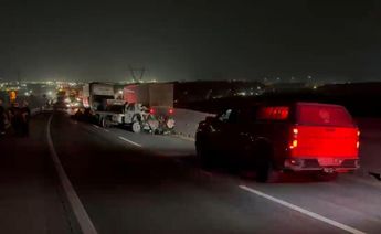 El accidente dejó completamente destruido el camión de tres y media toneladas en el que viajaba el hombre fallecido. | Marcela Cuevas