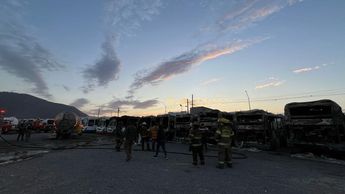 El incendio provocó daños en varias unidades.| Especial