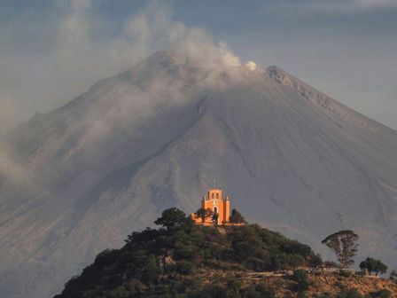 El semáforo de alerta volcánica del Popocatépetl está en Amarillo Fase 2 HOY 14 de mayo 2025 / Andrés Lobato