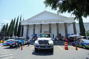 Policía monta una guardia en el Panteón Municipal de Puebla / Agencia Es Imagen