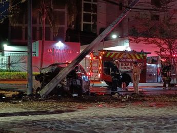 La camioneta quedó completamente calcinada. | Javier León