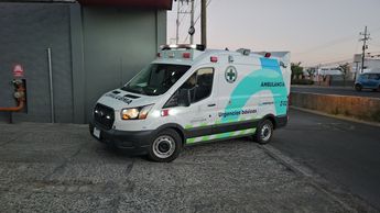 Ambulancia de la Cruz Verde en el motel donde la joven fue hallada muerta | Telediario