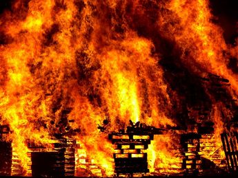 Un incendio no sólo puede destruir una casa, sino también cobrar la vida de personas / Pixabay
