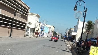 Causa pánico presuntas detonaciones durante desfile en Linares