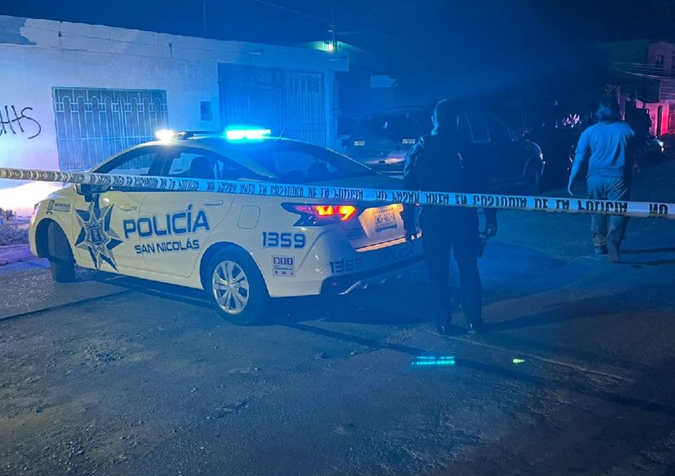 Hombres armados irrumpen en vivienda y asesinan a joven en San Nicolás. | Mayte Villasana