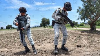 Elementos del Ejército durante reconocimiento terrestre para buscar ductos gas LP ilegales / Melanie Torres