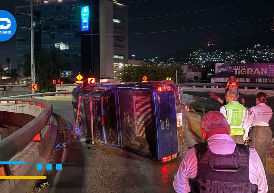 La camioneta fue localizada con el parabrisas roto. | Ángel Mercado