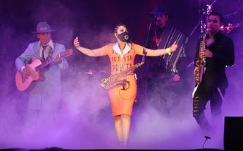 Elena Río, invitada al concierto de La Maldita Vecindad / Ariel Ojeda