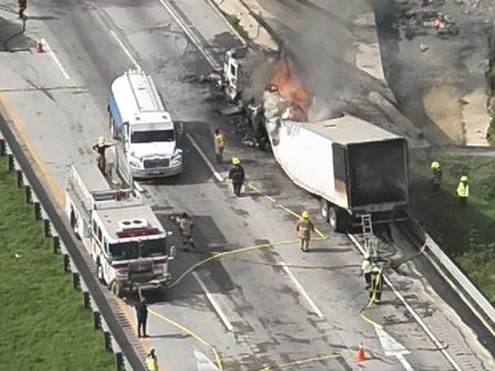 El incendio de un tracto camión en la autopista México-Querétaro paralizó la circulación vehicular por más de una hora. Foto: X @GN_carreteras