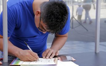 Disminuye desempleo en México / Especial