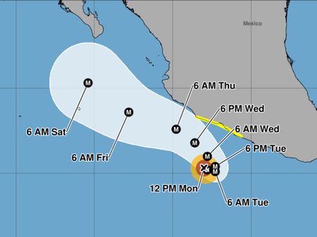 El huracán Polo podría continuar su curso hacia costas del Pacífico en México e intensificarse | National Hurricane Center Tropical Cyclone