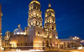 Catedral ubicado cerca del Centro histórico.