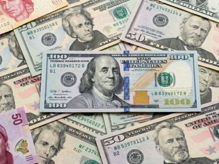 El precio del dólar puede variar en compra y venta dependiendo el banco. | Gemini IA