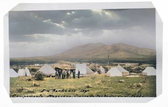 Vista del campamento mexicano, ubicado en una ladera alta en terrenos cercanos a la estación del ferrocarril Internacional en la estación de Yerbanís