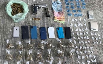 Aseguran droga y varios celulares / Especial