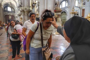 Personas de todas las edades acudieron a la Catedral de Puebla por el tradicional Miércoles de Ceniza 2026 / Melanie Torres