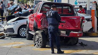 Fueron al menos ocho vehículos los que se vieron afectados por la carambola que dejó una persona sin vida en la Vía Atlixcáyotl / Agencia Es Imagen