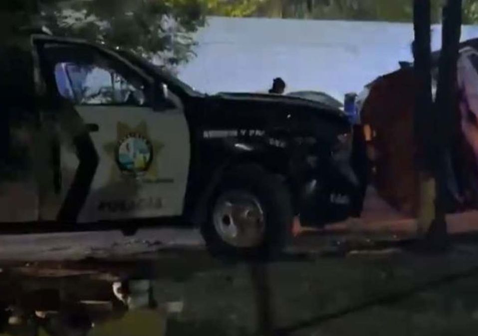 Una unidad de la Policía de Apodaca chocó contra una camioneta que perseguía. | Miranda Arias