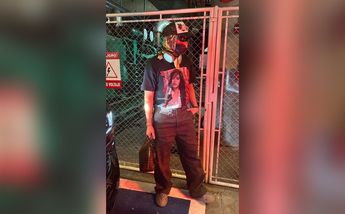 Bad Bunny llega a México con playera de Selena Quintanilla