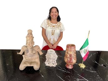 La arqueóloga Claudia Curiel de Icaza se encargó de reconocer las piezas provenientes de México. | Gobierno de México