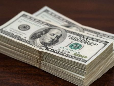 El peso mexicano lucha por mantenerse ante fluctuación del dólar. | Magnific