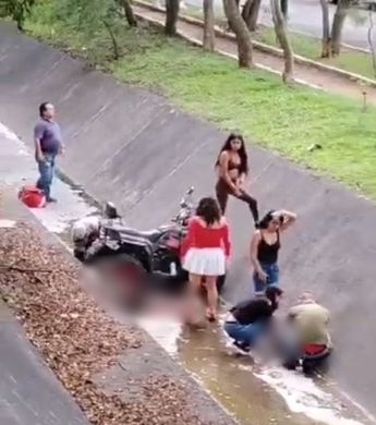 Vecinos de la zona que presenciaron el accidente intentaron auxiliar a las víctimas | Elizabeth Guzmán