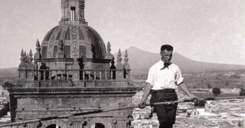 Babe White hace el paso del Niágara en la Catedral de Puebla / Especial