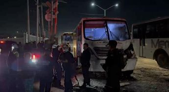 El conductor del tractocamión intentó ganarle el paso al tren y provocó el accidente. | Leyda Estrada