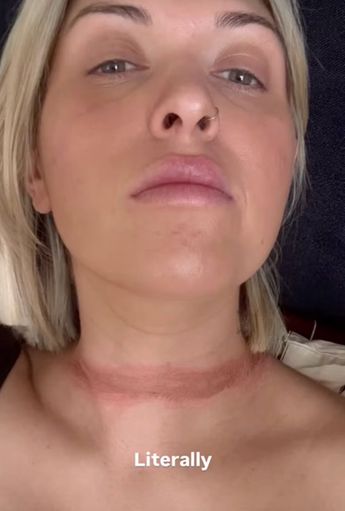 Influencer casi muere decapitada por culpa de su bufanda