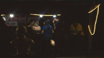 Los participantes eran abordados mientras salían de la tienda o caminaban por el estacionamiento. | Cristian Montelongo