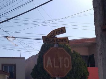 Colonos sobreviven entre la obscuridad. | Sandra González