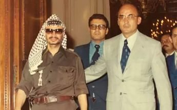 El expresidente Luis Echeverría (der.) en una reunión con el líder palestino Yasir Arafat. | Cortesía