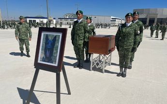 Elementos de la Sedena, encabezados por su manejador, montaron una guardia honor/Emmanuel Morales