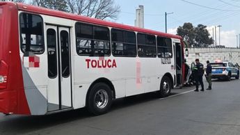 El camión de servicio público con número económico 175 fue asegurado luego de la muerte de la mujer en Metepec | Mellissa López