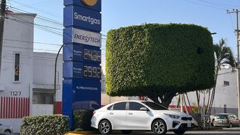 Automovilistas resienten el impacto del alza en combustibles | Sergio Ortiz