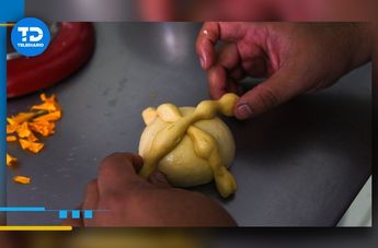 La preparación de un pan de muerto es diferente a la hojaldra convencional, el nombre dependerá de la región donde se consume / Cuartoscuro