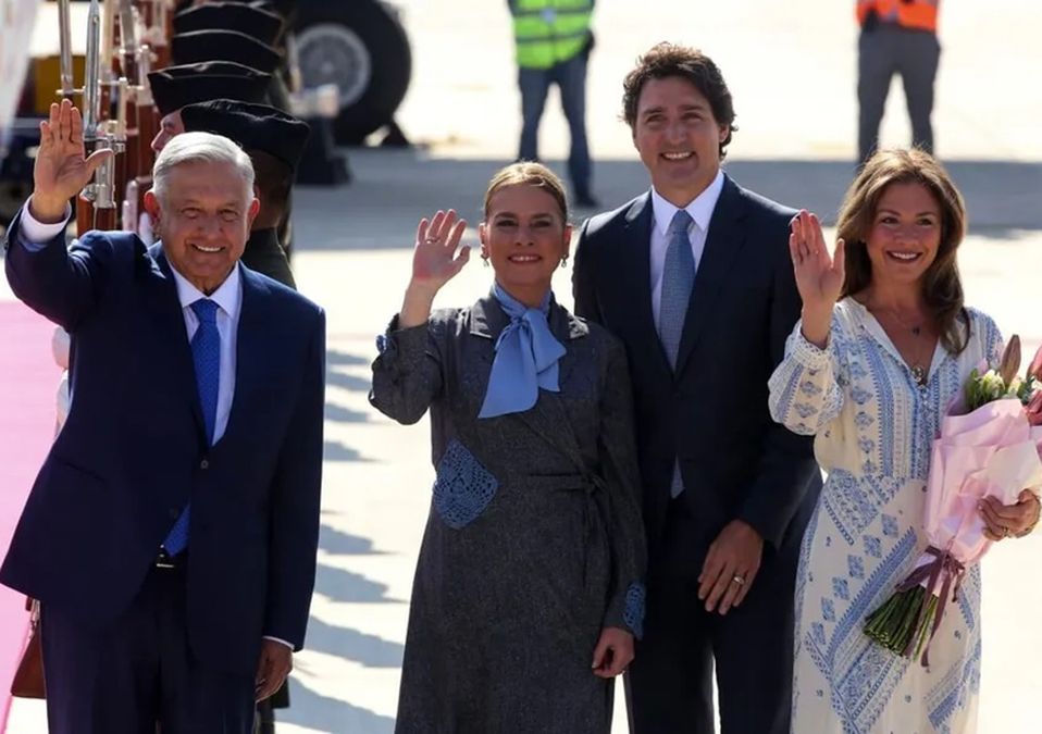 Justin Trudeau llega a México; AMLO lo recibe en el AIFA