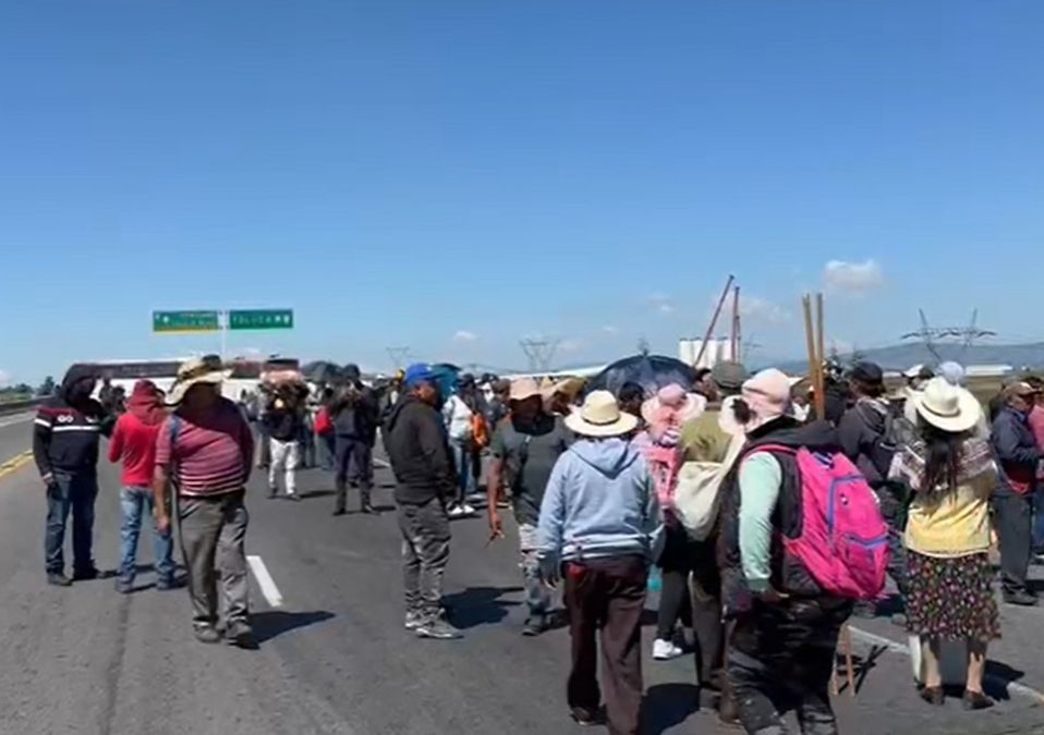 Bloqueo en la carretera Toluca-Atlacomulco